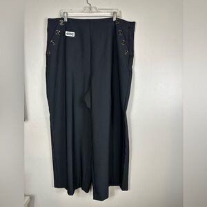 Torrid 22.5 black 20” waist 17” rise 27 inseam wide leg accent buttons